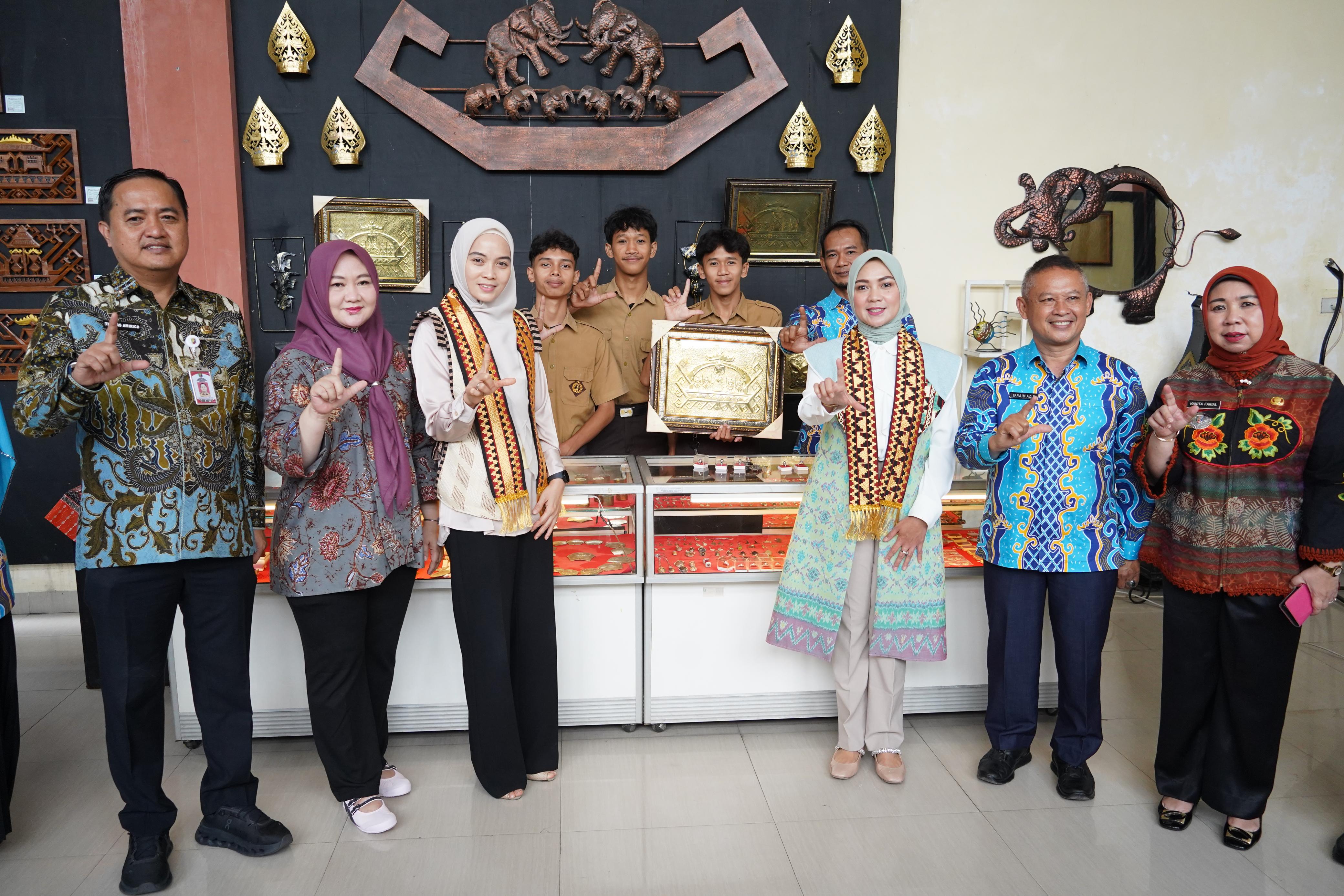 Sinergi Pendidikan dan Dunia Usaha, Dekranasda Lampung Kembangkan Talenta Siswa SMK